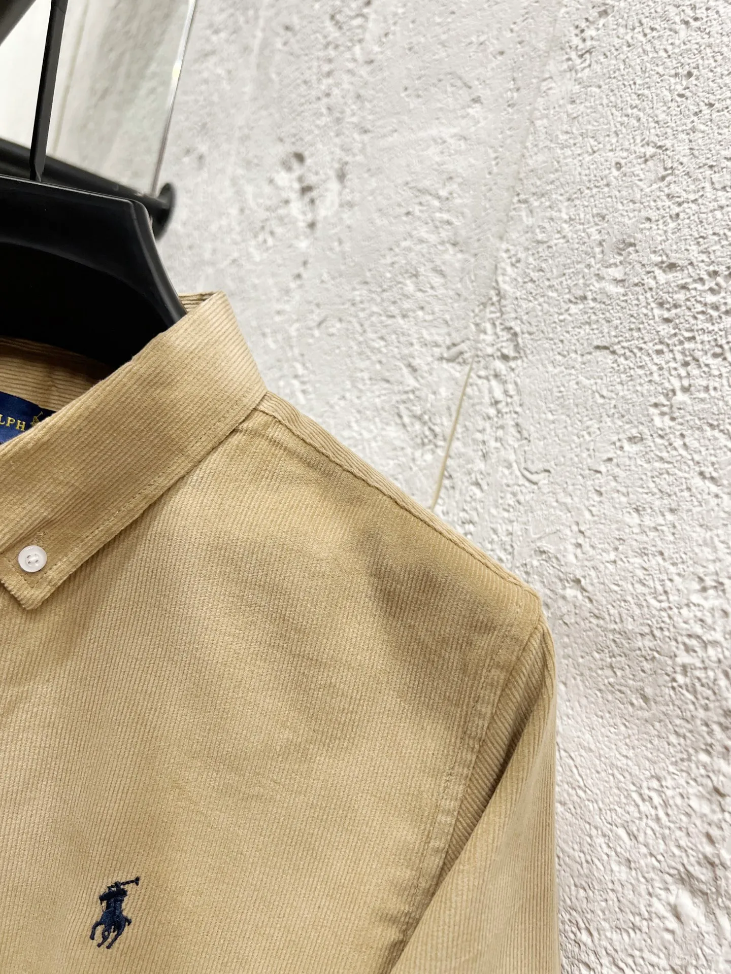 🅿️250 Style number: T61 pure cotton corduroy shirt, black, navy, white, khaki, four colors Size: M (110-125 pounds) L (125-140 pounds) XL (140-155 pounds) 2XL (155-170 pounds) Color: Khaki